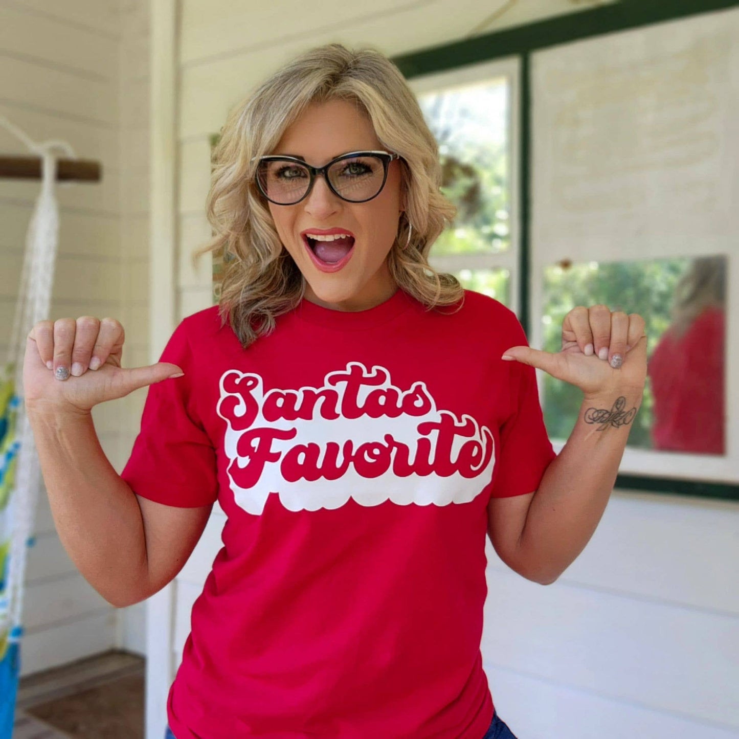 CHRISTMAS RED SANTAS FAVORITE HOLIDAY GRAPHIC TEE